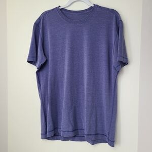 Lululemon Athletica men's blue casual lightweight short sleeve shirt (PTP 23")